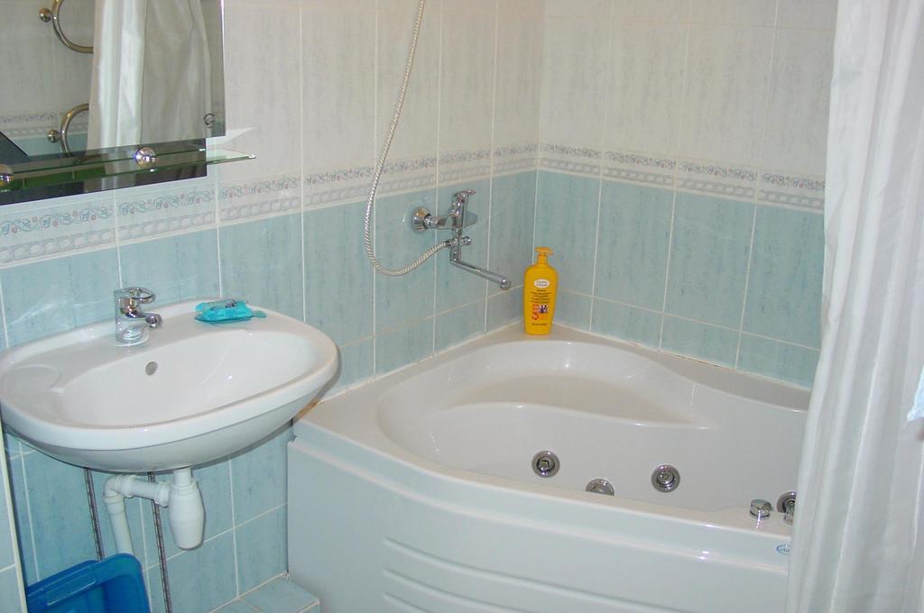Shievchienko 10 Apartment Kiev Ngoại thất bức ảnh