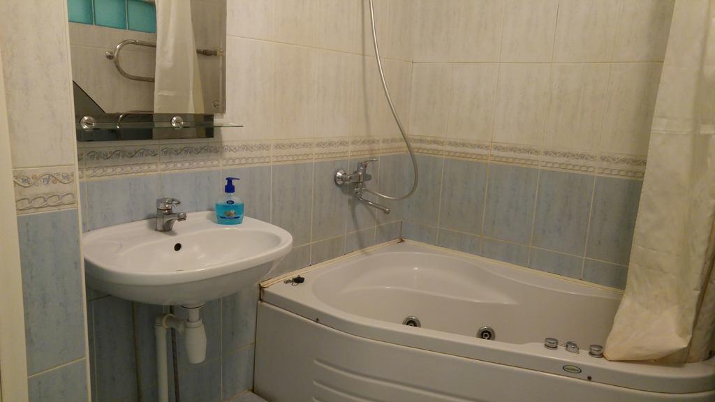 Shievchienko 10 Apartment Kiev Ngoại thất bức ảnh